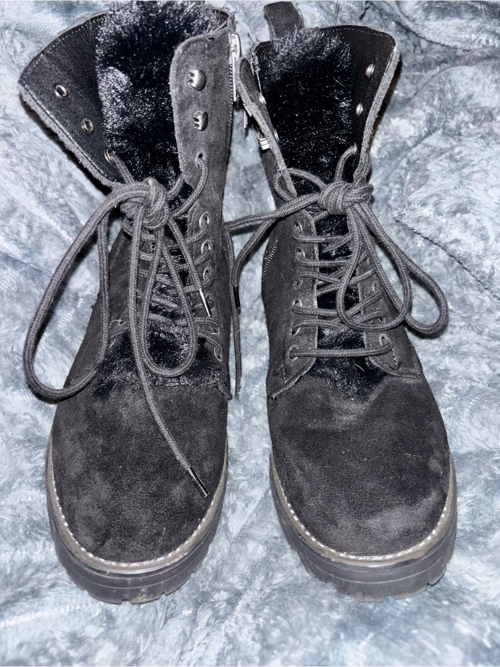 Women's Black Lace-Up Suede Combat Boots w the FUR